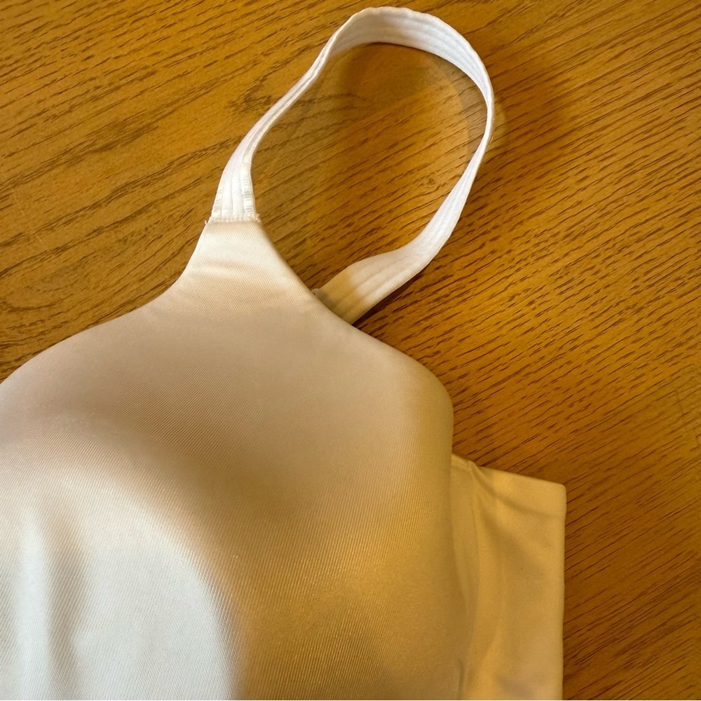 Bali white Smoothing bra with petals size 38D - Picture 3 of 7